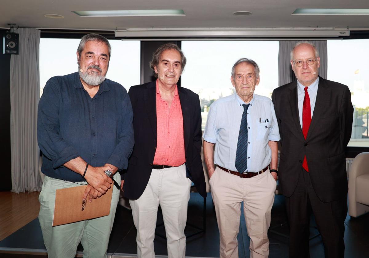 De izquierda a derecha: Carlos Aganzo, Gastón Segura, Gabriel Tortella y Jordi Canal