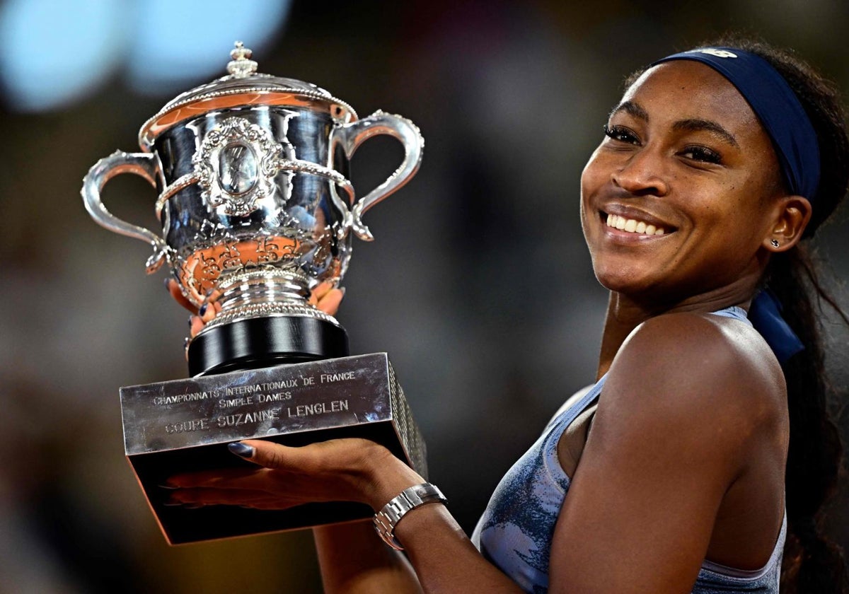 Coco Gauff, con su trofeo de campeona