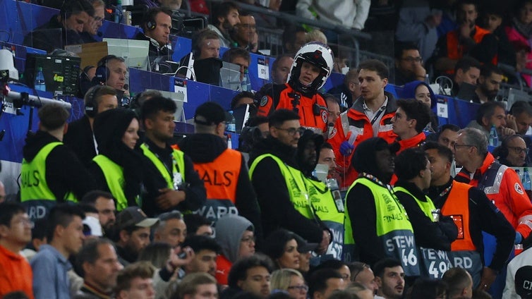 Muere un hincha alemán al caer de la grada durante el España - Portugal