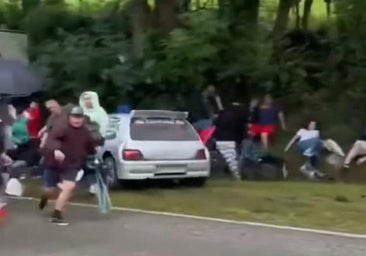 Un coche se sale de la pista en el Rallye de Hoznayo y atropella a ocho espectadores