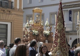 La cercanía del Corpus Christi ya se presiente con la primera procesión eucarística en Córdoba
