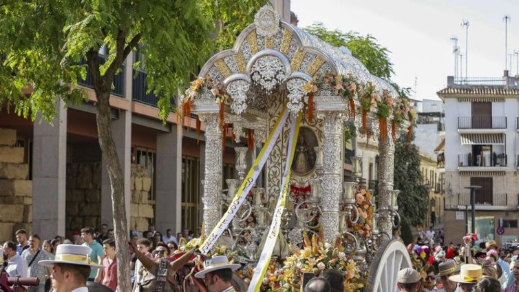 El Simpecado actual del Rocío de Córdoba y el Primitivo, recién restaurado, estarán en el traslado a San Pablo