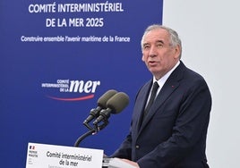 Bayrou gana tiempo para su supervivencia política y aplaza los recortes que sanearán las cuentas de Francia
