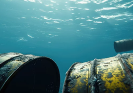 Las razones por las que Francia revisará este mes los bidones con material radiactivo abandonados a 800 kilómetros de la costa de Galicia