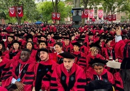 Trump firma la proclamación que suspende los visados a nuevos estudiantes internacionales de Harvard