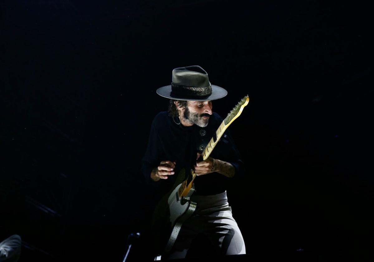 Leiva arrasa con su directo del Tour Gigante dentro del Icónica Santalucía Sevilla Fest
