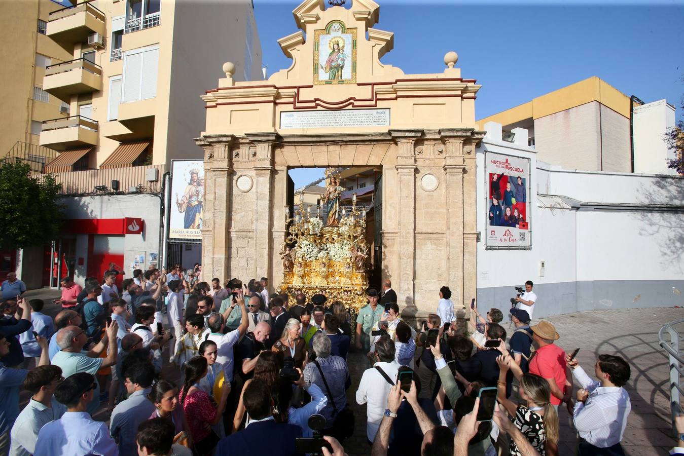Procesión de María Auxiliadora de los Salesianos de la Trinidad