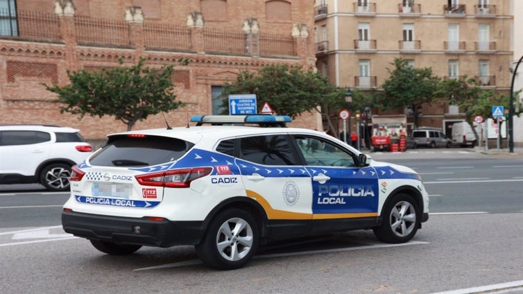 Jornada conflictiva en Cádiz: robos, incendios y armas blancas en varias intervenciones policiales